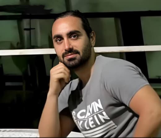 آرش حسنی